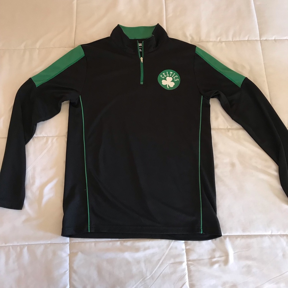 NBA Celtics Pullover Size Youth L